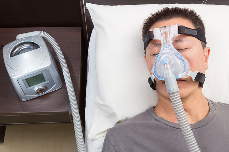 検査は簡単な検査機器を使って自宅で行う